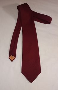 Plain red tie (100% polyester)